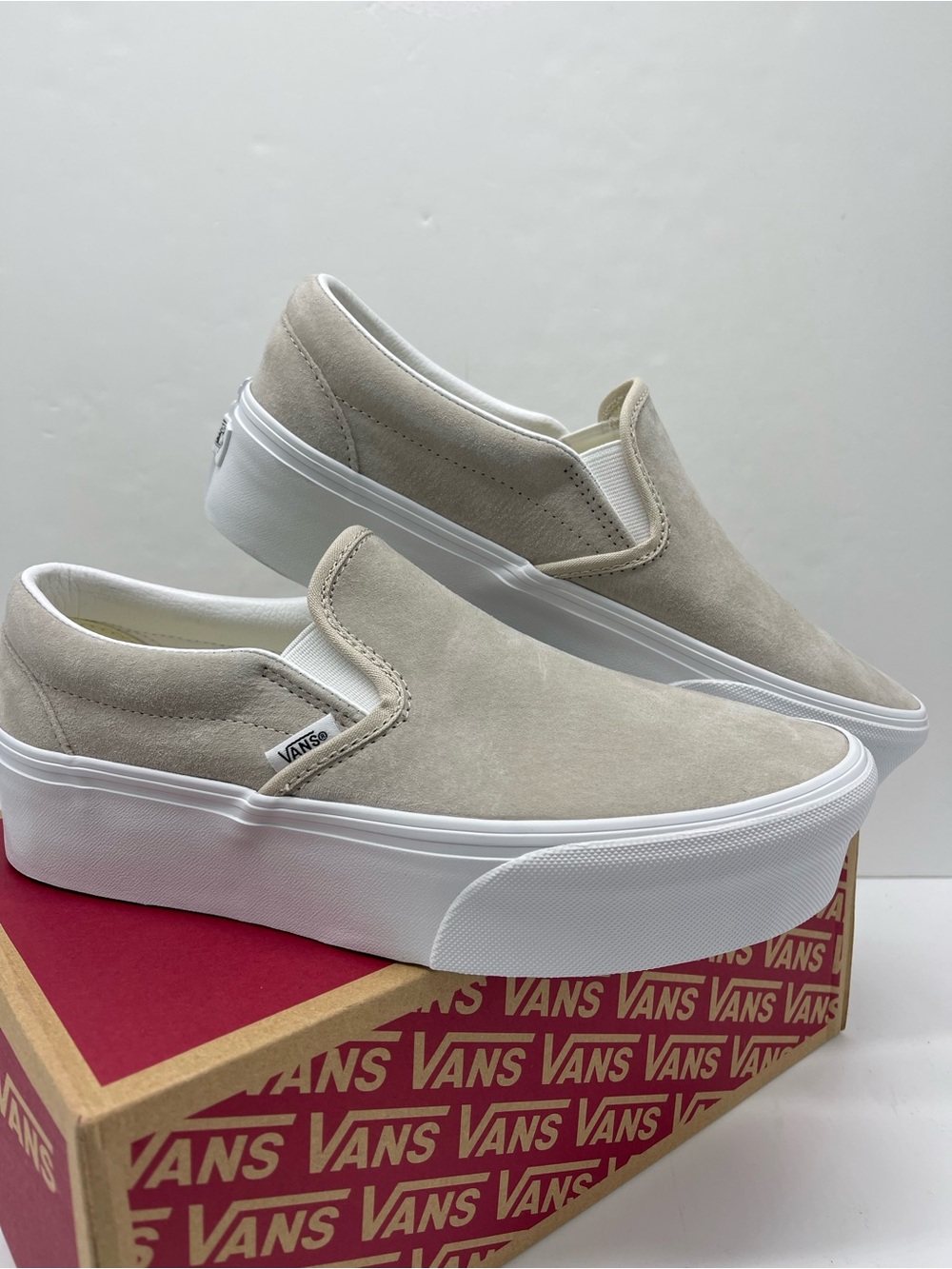 Vans Classic Slip-On Stackform
NUBUCK OATMEAL
VN000E8C2N1 Platform Sneakers - Picture 7 of 16